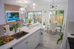 361 SW 95 Terrace, Pembroke Pines, FL 33025 - Photo 4