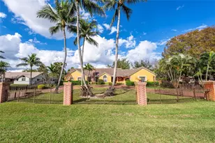 11301 SW 3rd St, Plantation, FL 33325 - Photo 2