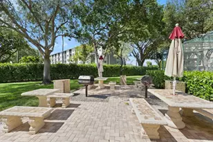 2106 S Cypress Bend Dr, Pompano Beach, FL 33069 - Photo 32