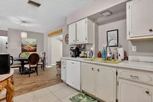 9806 NW 71st St, Tamarac, FL 33321 - Photo 14