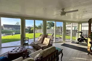 9208 NW 80 St, Tamarac, FL 33321 - Photo 6