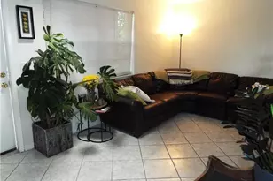 898 NE 39th St, Oakland Park, FL 33334 - Photo 6