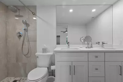 4301 Martinique Circle #M2, Pompano Beach, FL 33066 - Photo 10