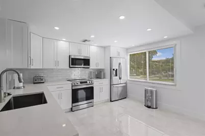 4301 Martinique Circle #M2, Pompano Beach, FL 33066 - Photo 2