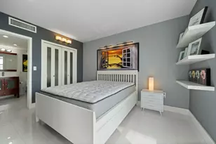 3625 N Country Club Dr Unit, Miami, FL 33180 - Photo 12