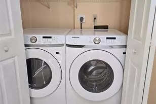 626 NE 195th St, Miami, FL 33179 - Photo 14