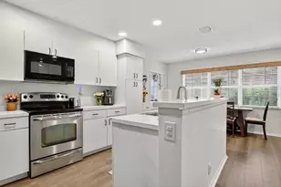 11461 Lakeview Dr, Coral Springs, FL 33071 - Photo 6