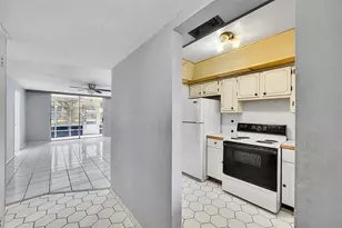 2901 Sunrise Lakes Dr Unit, Sunrise, FL 33322 - Photo 4
