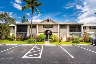 927 NE 199th St, Miami, FL 33179 - Photo 20