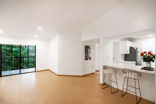 927 NE 199th St, Miami, FL 33179 - Photo 12