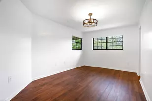 927 NE 199th St, Miami, FL 33179 - Photo 8