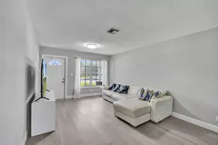 4017 Woodside Dr, Coral Springs, FL 33065 - Photo 4