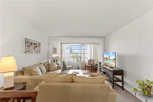 8280 Sunrise Lakes Blvd, Sunrise, FL 33322 - Photo 16