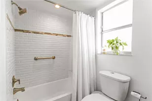 8280 Sunrise Lakes Blvd, Sunrise, FL 33322 - Photo 32