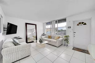 9061 Sunrise Lakes Blvd, Sunrise, FL 33322 - Photo 2