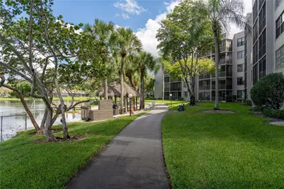 1101 Colony Point Circle #220, Pembroke Pines, FL 33026 - Photo 10