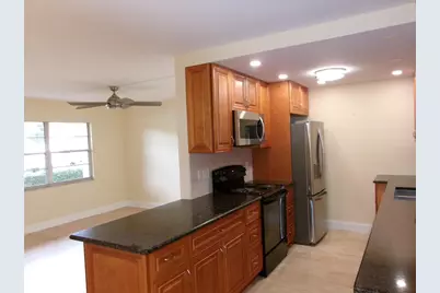 2401 Antigua Circle #J1, Pompano Beach, FL 33066 - Photo 4