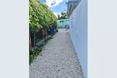 2201 NE 135th Lane, Miami, FL 33181 - Photo 18