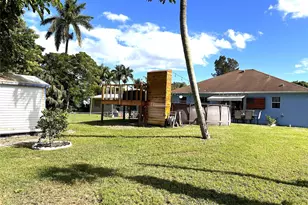 3043 SE Banyan St, Stuart, FL 34997 - Photo 4