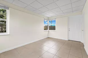 261 NE 45th St, Oakland Park, FL 33334 - Photo 28