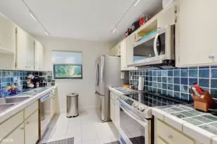 2113 NE 11th Ave, Wilton Manors, FL 33305 - Photo 4