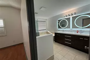 322 SW 193rd Ave, Pembroke Pines, FL 33029 - Photo 4