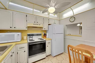 9261 Sunrise Lakes Boulevard #112, Sunrise, FL 33322 - Photo 6