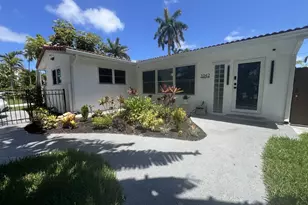 1042 Tyler St, Hollywood, FL 33019 - Photo 1