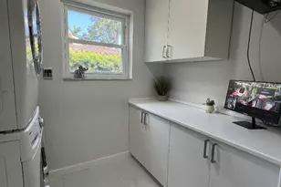 1042 Tyler St, Hollywood, FL 33019 - Photo 10
