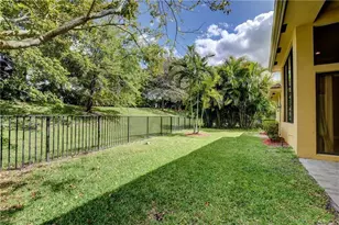 10295 Trianon Pl, Wellington, FL 33449 - Photo 16