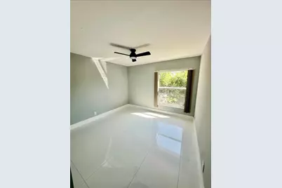 320 Sunshine Drive, Pompano Beach, FL 33066 - Photo 12