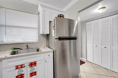 8861 Sunrise Lakes Boulevard #305, Sunrise, FL 33322 - Photo 22