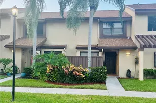 3966 Cocoplum Cir, Pompano Beach, FL 33063 - Photo 2