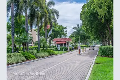 9800 N Hollybrook Lake Drive #202, Hollywood, FL 33025 - Photo 30