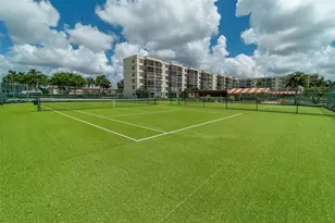 9800 N Hollybrook Lake Dr, Pembroke Pines, FL 33025 - Photo 26