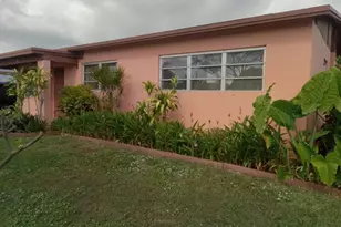 136 Greenbrier Dr, Lake Worth Beach, FL 33461 - Photo 2