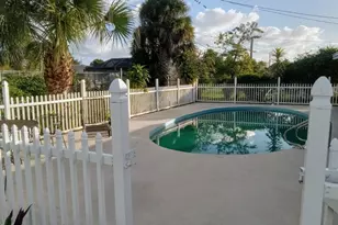 136 Greenbrier Dr, Palm Springs, FL 33461 - Photo 14