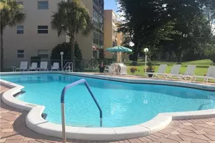 1005 Country Club Dr, Margate, FL 33063 - Photo 14