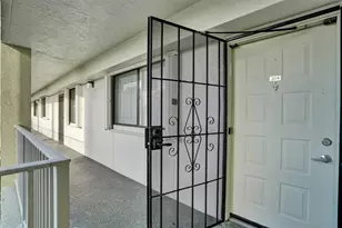 2334 S Cypress Bend Dr, Pompano Beach, FL 33069 - Photo 14