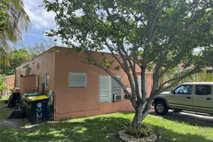 22 SW 11th St, Dania Beach, FL 33004 - Photo 12