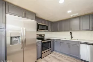 2805 Victoria Way, Coconut Creek, FL 33066 - Photo 2
