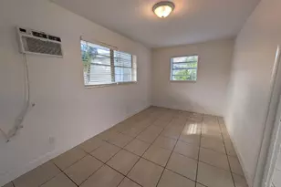 140 NW 40th St, Oakland Park, FL 33309 - Photo 4