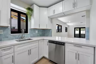 617 NE 38th St, Oakland Park, FL 33334 - Photo 8