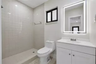 617 NE 38th St, Oakland Park, FL 33334 - Photo 24