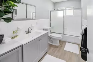 131 NE 55th St, Oakland Park, FL 33334 - Photo 14
