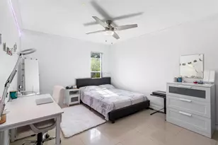 19885 NE 22nd Ave, Miami, FL 33180 - Photo 46