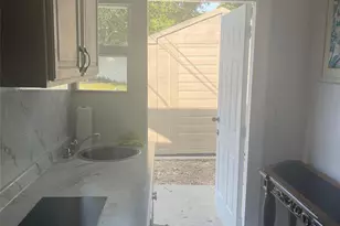 408 SW 68th Ave, Pembroke Pines, FL 33023 - Photo 4