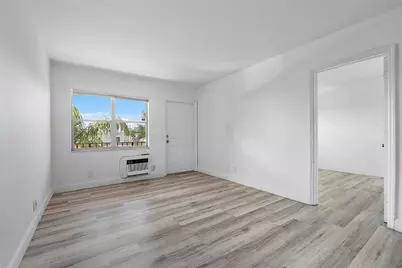 1100 NE 9th Avenue #302, Fort Lauderdale, FL 33304 - Photo 4