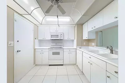 1147 Hillsboro Mile #506, Pompano Beach, FL 33062 - Photo 2