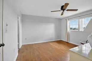 8130 Sunrise Lakes Blvd, Sunrise, FL 33322 - Photo 16